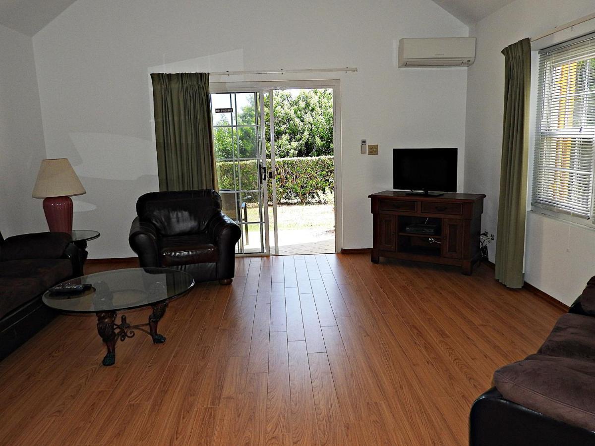 Windsong Guest Apartments Pembroke Dış mekan fotoğraf