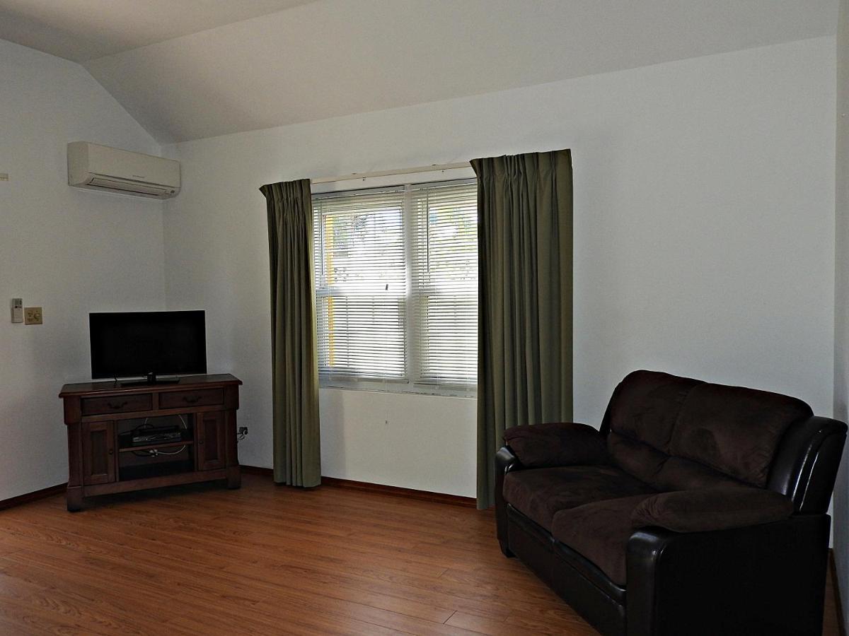 Windsong Guest Apartments Pembroke Dış mekan fotoğraf